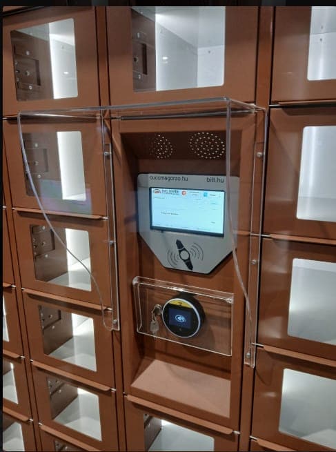 Cuccmegőrző – Display-Verkleidungen für ein Smart-Locker-System